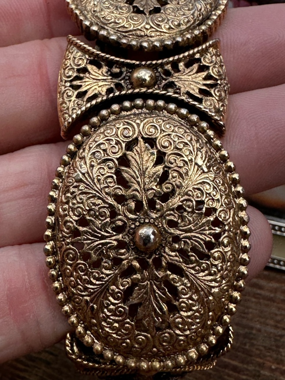 Vintage Victorian Revival Gold Tone Filigree Necklace Bracelet Set - Picture 5 of 8